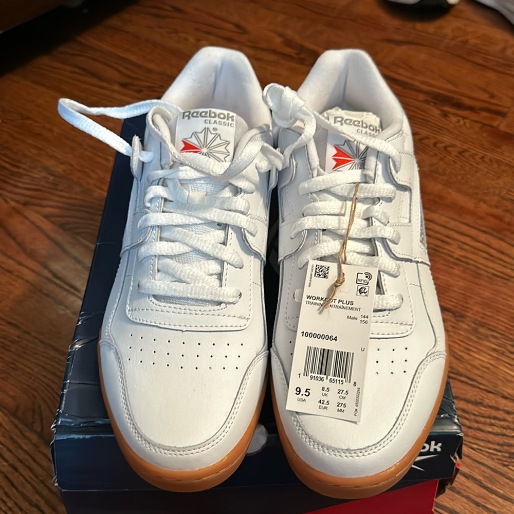Men’s 9.5 Reebok Workout Plus sneakers Brand New